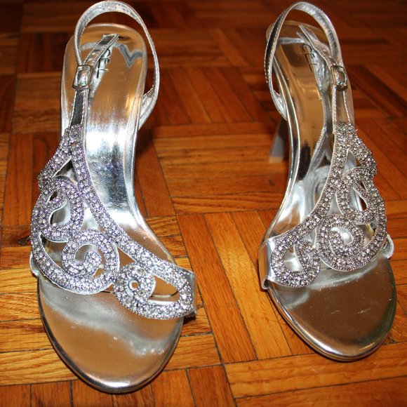 Silver high heeled opened back opened toed shoe - Picture 1 of 4